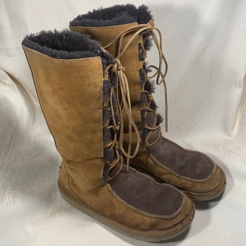 Rare UGG Australia Whitley Tall Lace-Up Moccasin Boots - Women's Size 9